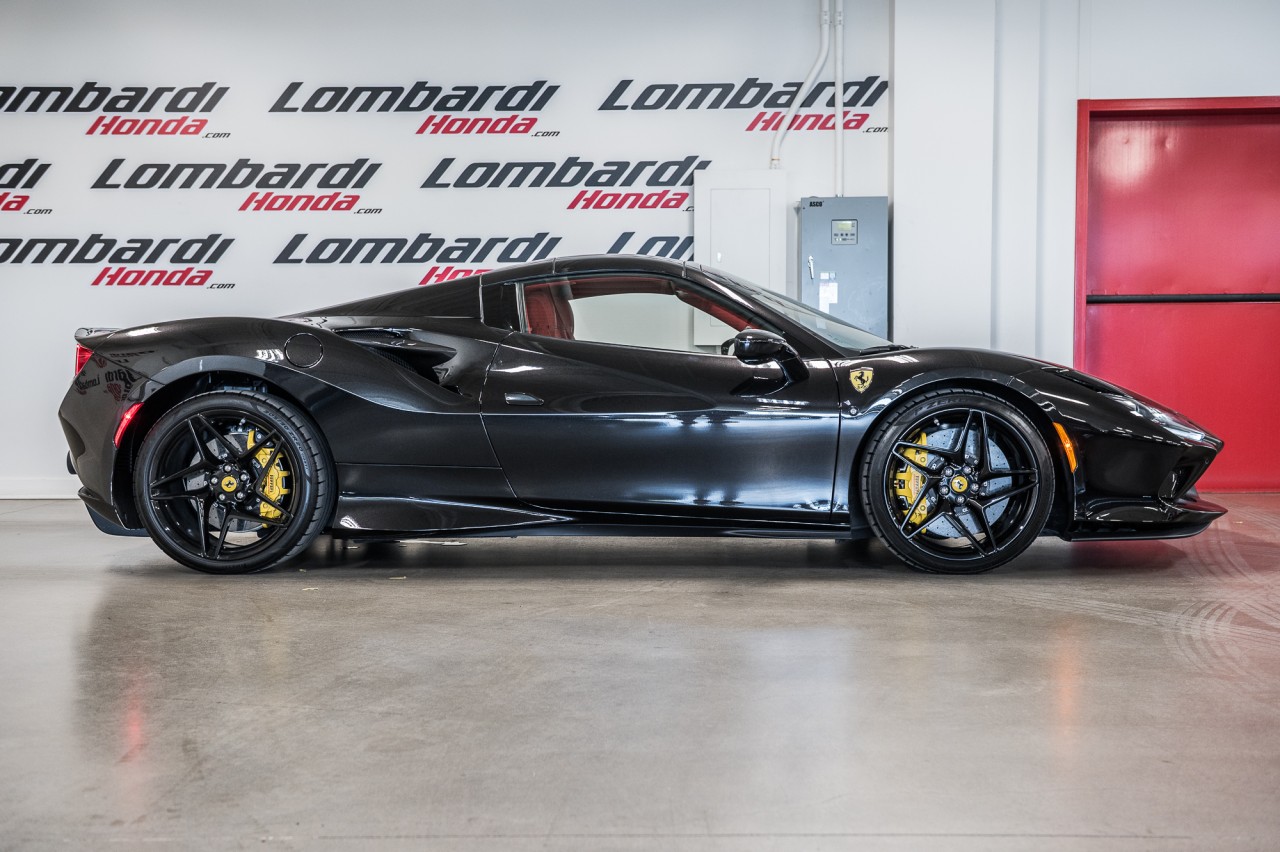 2021 Ferrari F8 Spider  Image principale