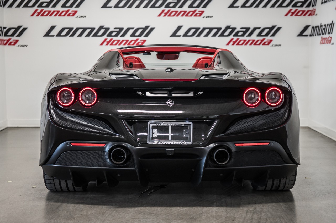 2021 Ferrari F8 Spider  Image principale